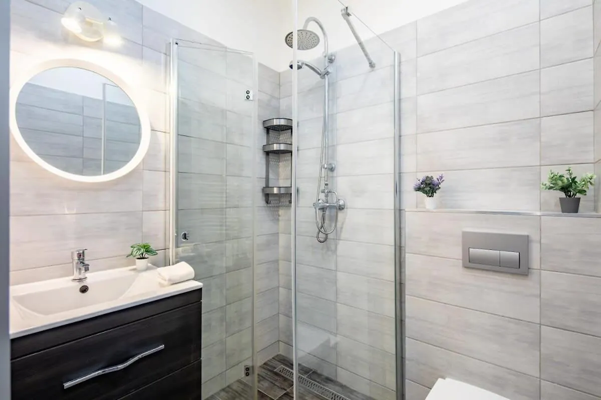 Central - Large And Comfy Apartment Βουδαπέστη
