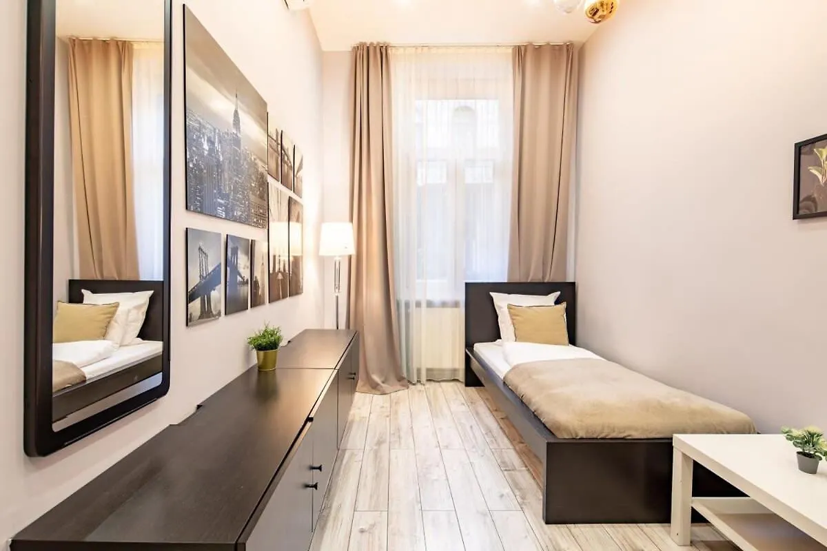 Central - Large And Comfy Apartment Βουδαπέστη