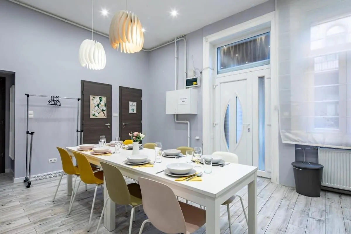 Central - Large And Comfy Apartment Βουδαπέστη