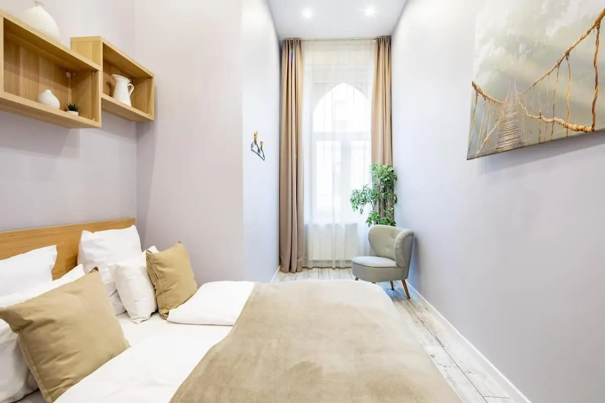 Central - Large And Comfy Apartment Βουδαπέστη