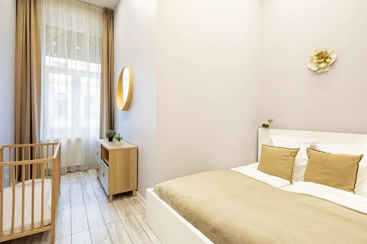 Central - Large And Comfy Apartment Budapest 0*,